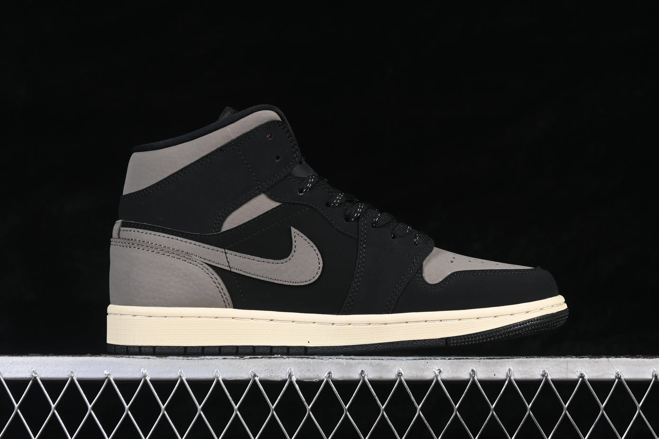 All categories Air Jordan Jordan series basketball shoes Air Jordan 1 Mid G version pure original Air Jordan 1 Mid AJ1 Joe 1 milk tea mocha mid-top cultural casual sneakers IB7110-002